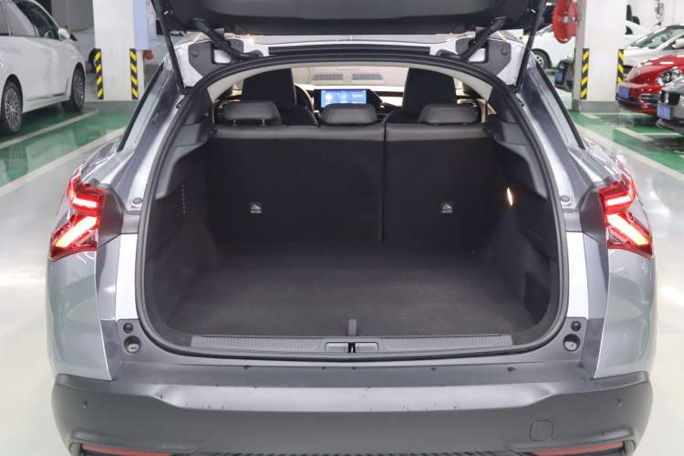 Used Citroen C5 X 2025 Model 1.6T Overseas Edition Interior 8