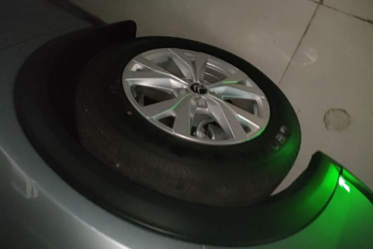 Used Citroen C5 X 2025 Model 1.6T Overseas Edition Left Front Wheel Hub