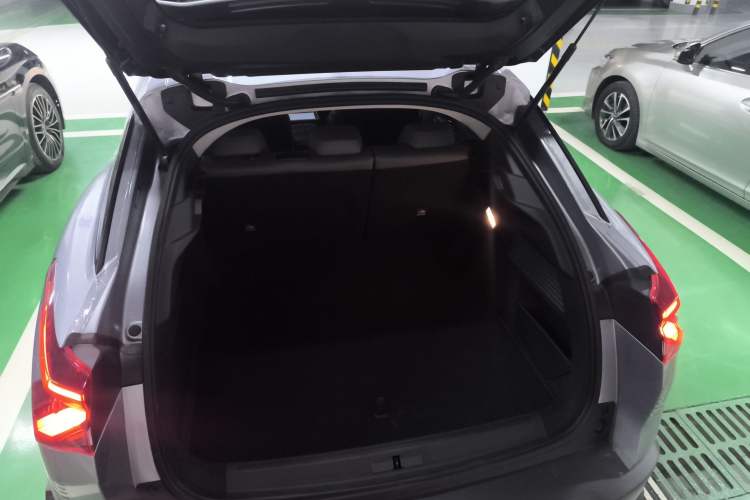 Used Citroen C5 X 2025 Model 1.6T Overseas Edition Trunk