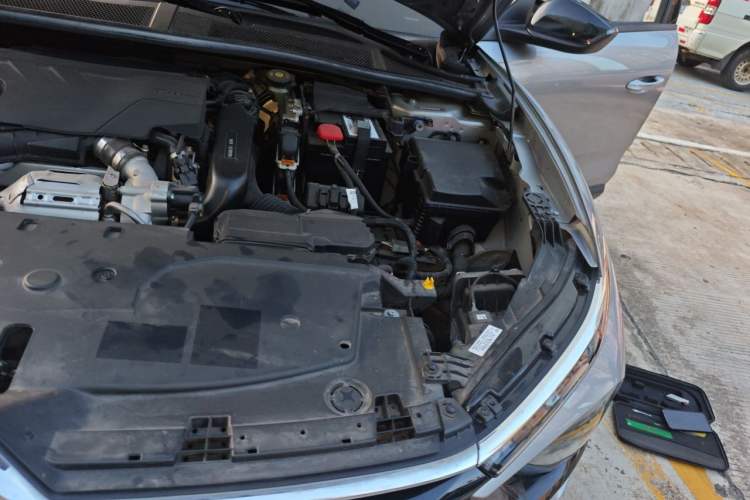 Used Citroen C5 X 2025 Model 1.6T Overseas Edition Engine Bay Left