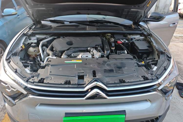 Used Citroen C5 X 2025 Model 1.6T Overseas Edition Engine Bay