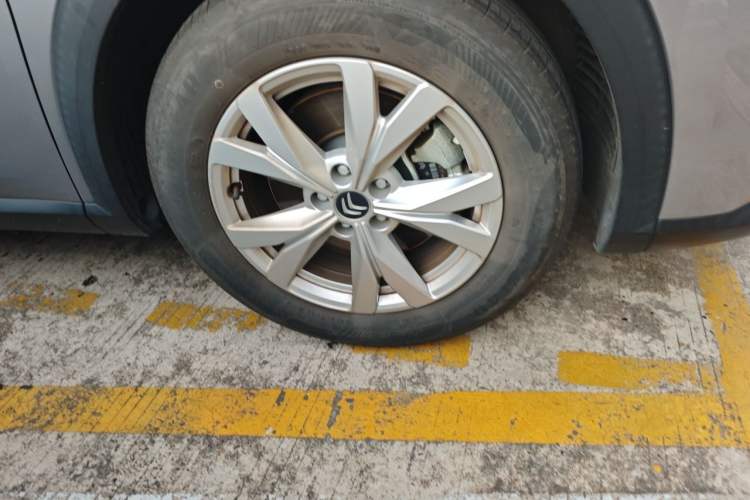 Used Citroen C5 X 2025 Model 1.6T Overseas Edition Right Front Wheel Hub