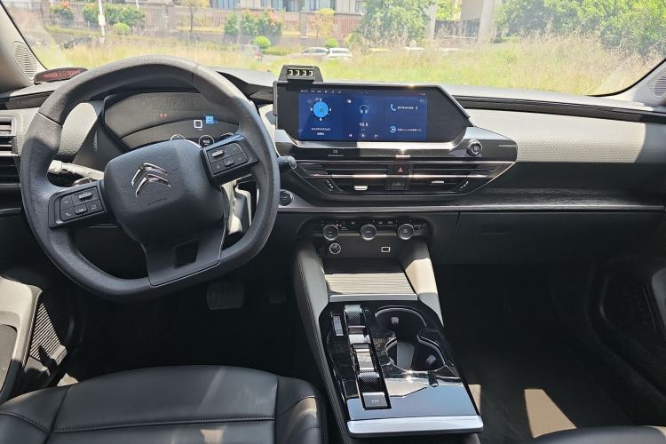 Used Citroen C5 X 2025 Model 1.6T Overseas Edition Center Console