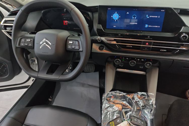 Used Citroen C5 X 2025 Model 1.6T Overseas Edition Center Console