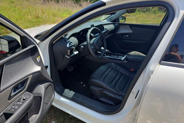 Used Citroen C5 X 2025 Model 1.6T Overseas Edition Driver Seat