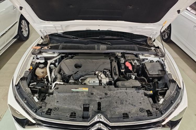 Used Citroen C5 X 2025 Model 1.6T Overseas Edition Engine Bay