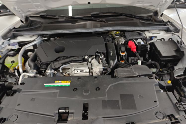 Used Citroen C5 X 2025 Model 1.6T Overseas Edition Engine Bay