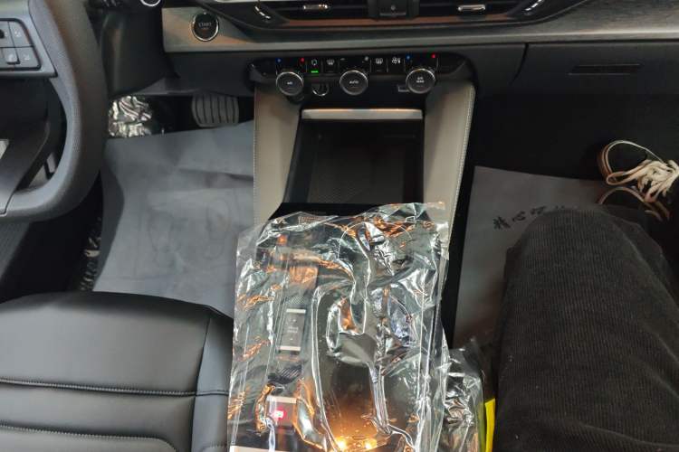 Used Citroen C5 X 2025 Model 1.6T Overseas Edition Gear Lever