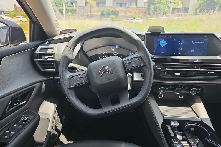 Used Citroen C5 X 2025 Model 1.6T Overseas Edition Interior 1