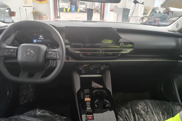 Used Citroen C5 X 2025 Model 1.6T Overseas Edition Interior 1