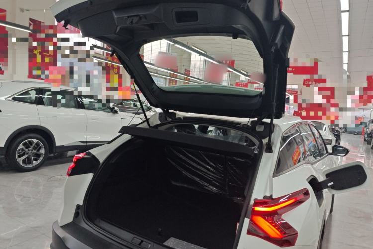 Used Citroen C5 X 2025 Model 1.6T Overseas Edition Trunk