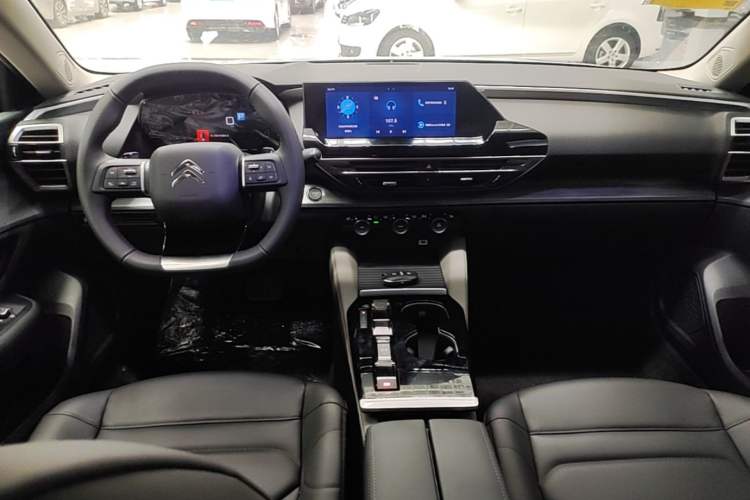 Used Citroen C5 X 2026 Model, 1.6T Enjoying Extraordinary Center Console