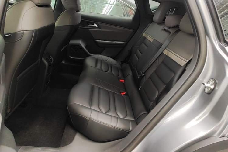 Used Citroen C5 X 2026 Model, 1.6T Enjoying Extraordinary Left Rear Seat
