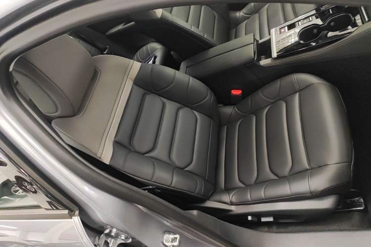 Used Citroen C5 X 2026 Model, 1.6T Enjoying Extraordinary Right Front Seat