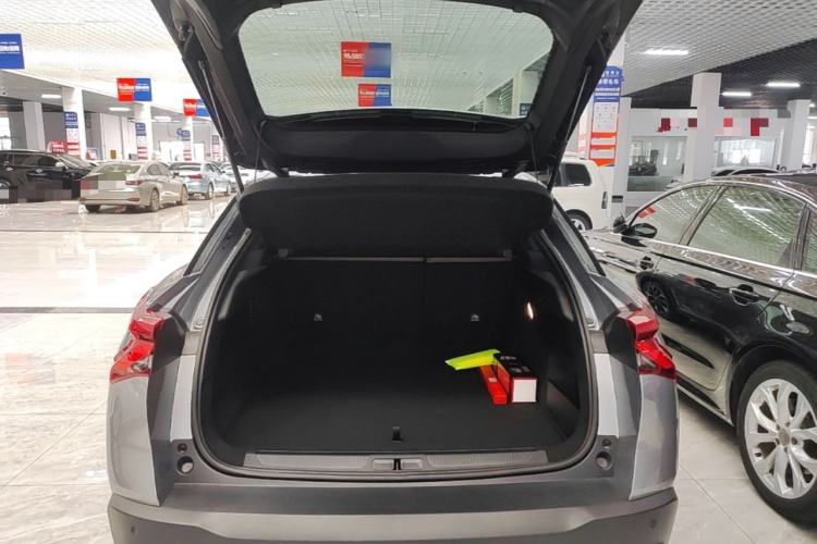 Used Citroen C5 X 2026 Model, 1.6T Enjoying Extraordinary Trunk
