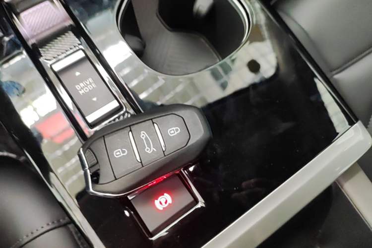 Used Citroen C5 X 2026 Model, 1.6T Enjoying Extraordinary Vehicle Key