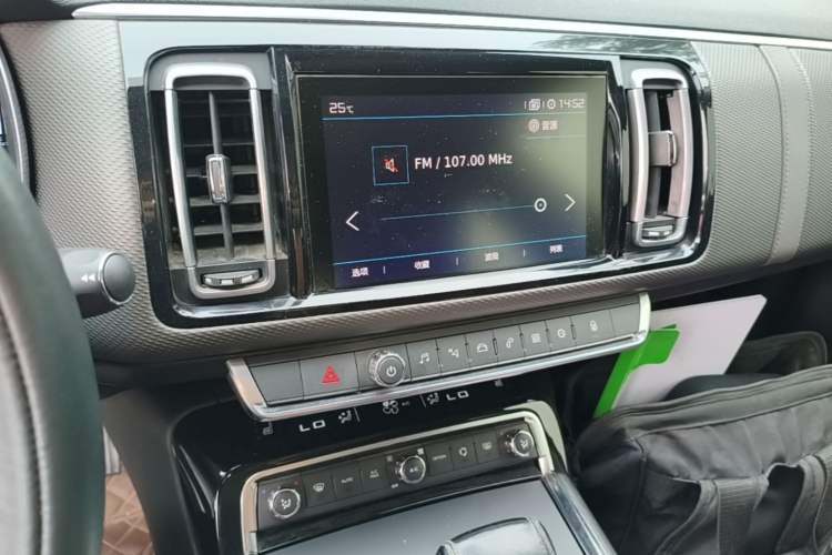 Used Citroen C6 2017 380THP Luxury Version Audio And AC Panel