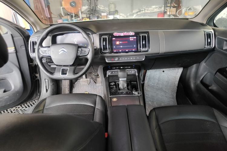 Used Citroen C6 2017 380THP Prestige Model Center Console