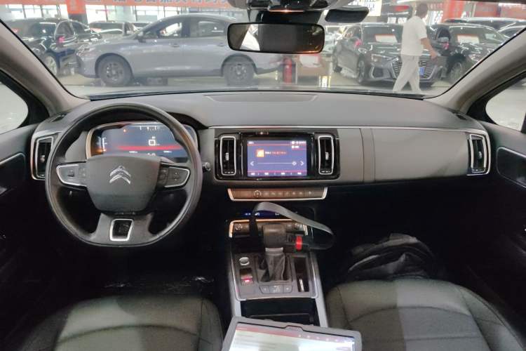 Used Citroen C6 2017 Revised Version 380THP Luxury Edition Center Console