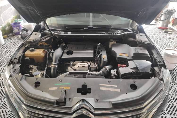 Used Citroen C6 2017 380THP Prestige Model Engine Bay