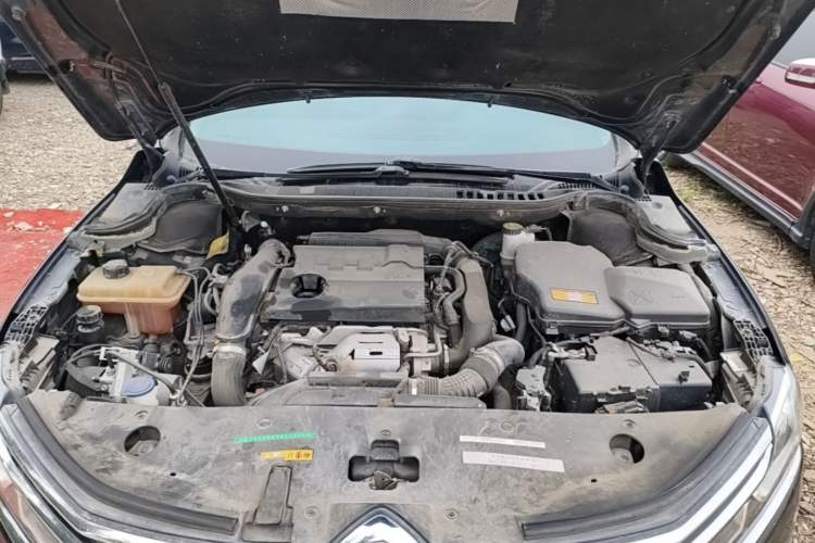 Used Citroen C6 2017 380THP Luxury Version Engine Bay