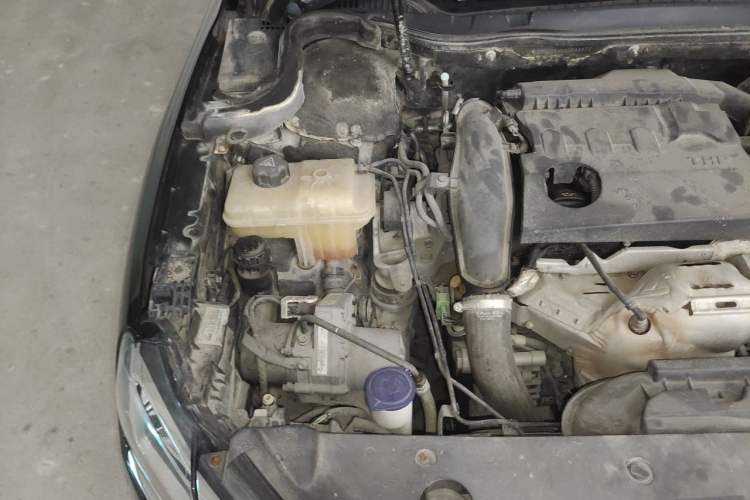 Used Citroen C6 2017 380THP Luxury Version Engine Bay Right