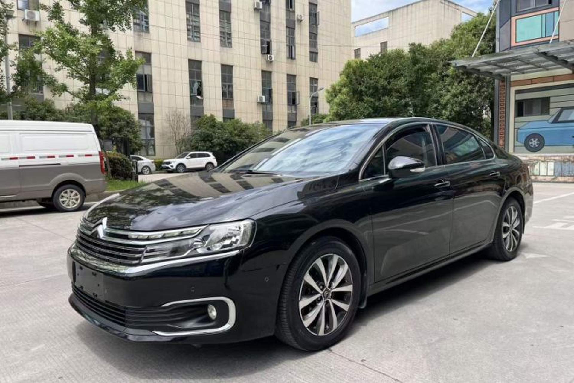 Used Citroen C6 2017 Revised Version 380THP Luxury Edition Front Left 45 Deg