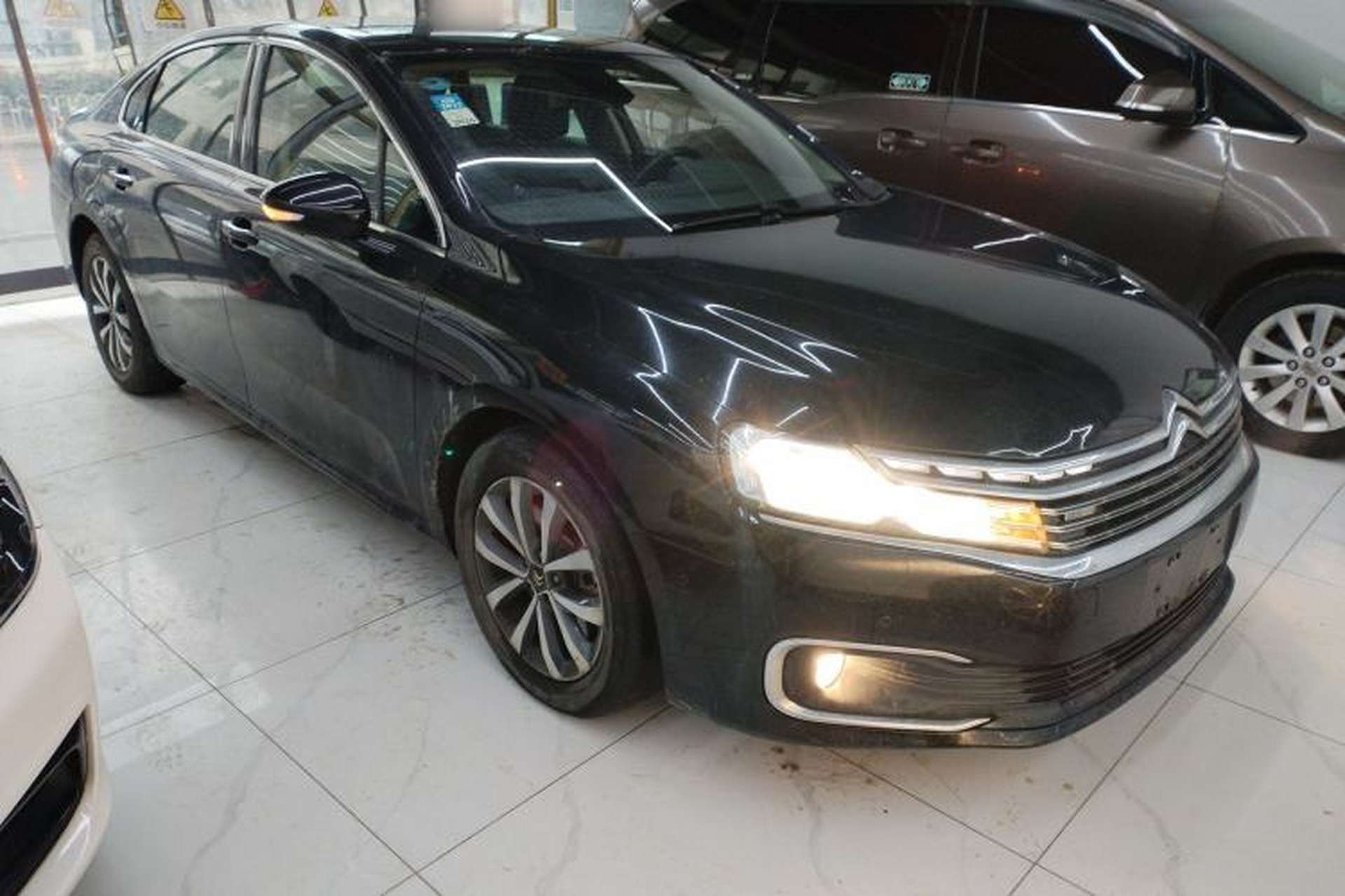 Used Citroen C6 2017 Revised Version 380THP Luxury Edition Front Right 45 Deg