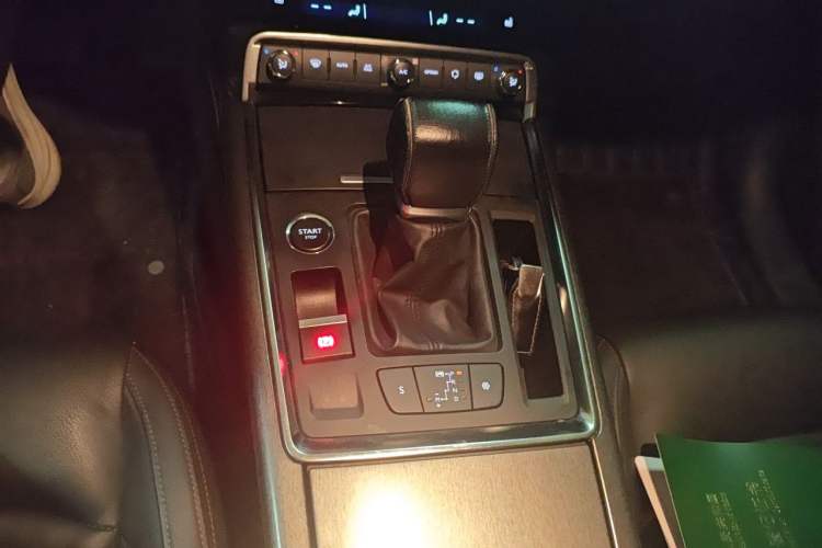 Used Citroen C6 2017 Revised Version 380THP Luxury Edition Gear Lever
