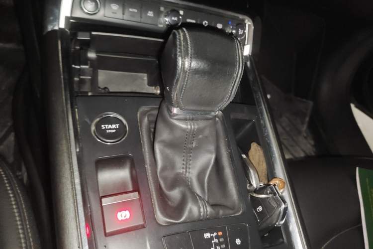 Used Citroen C6 2017 380THP Luxury Version Gear Lever