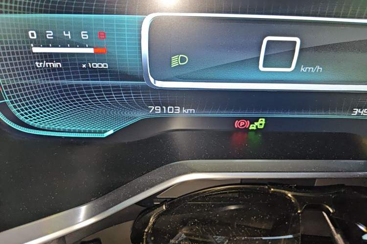 Used Citroen C6 2017 380THP Luxury Version Odometer Close Up