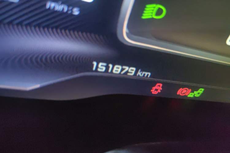 Used Citroen C6 2017 380THP Prestige Model Odometer Close Up