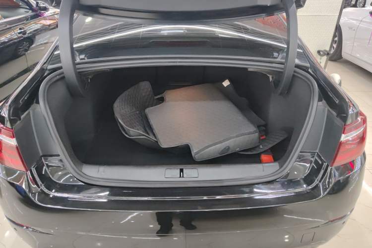 Used Citroen C6 2017 Revised Version 380THP Luxury Edition Trunk