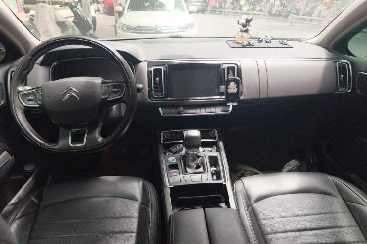 Used Citroen C6 2017 380THP Prestige Model Center Console