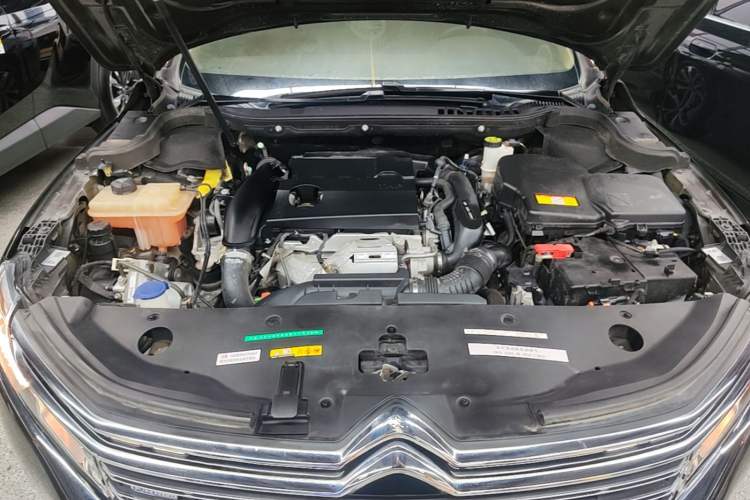 Used Citroen C6 2017 Revised Version 380THP Luxury Edition Engine Bay