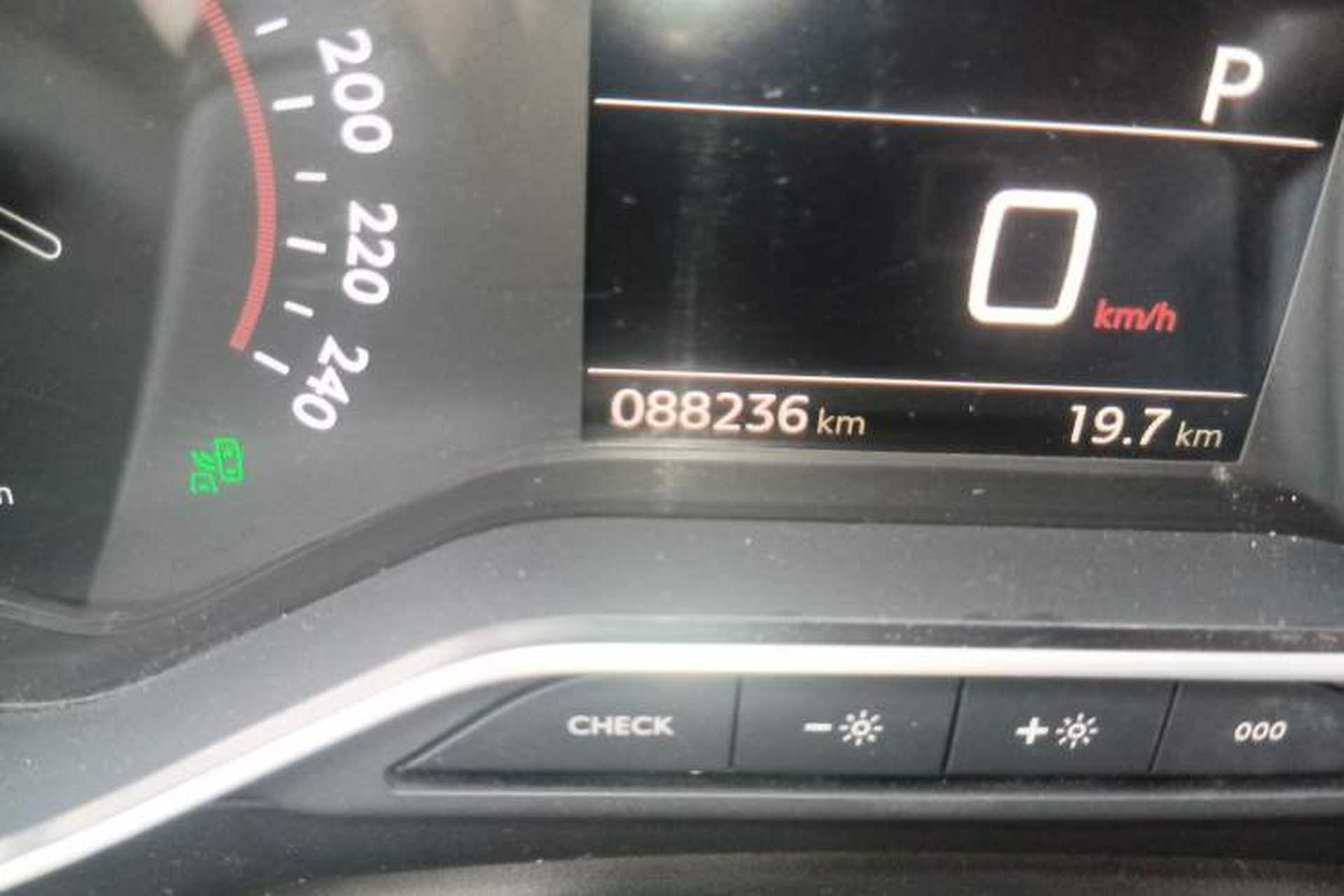 Used Citroen C6 2017 350THP Luxury Model Odometer Close Up