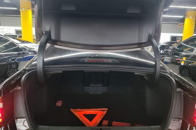 Used Citroen C6 2017 Revised Version 380THP Luxury Edition Trunk