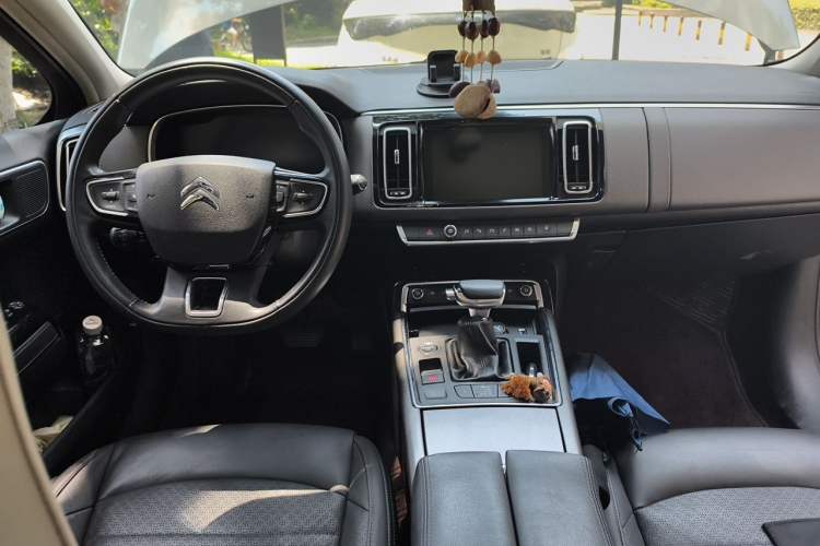 Used Citroen C6 2017 380THP Prestige Model Center Console