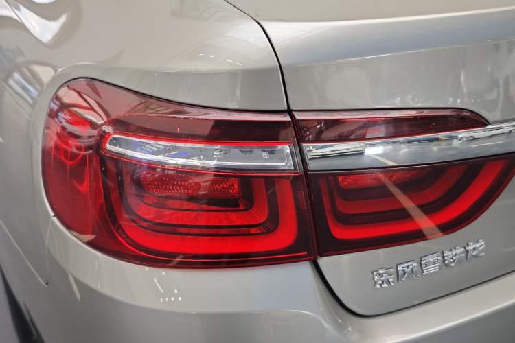 Used Citroen C6 2017 Revised Version 380THP Luxury Edition Exterior 4
