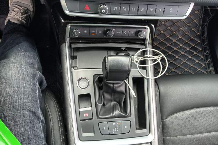 Used Citroen C6 2017 Revised Version 380THP Luxury Edition Gear Lever