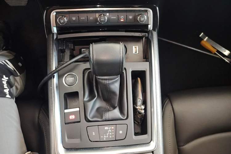 Used Citroen C6 2017 Revised Version 380THP Luxury Edition Gear Lever