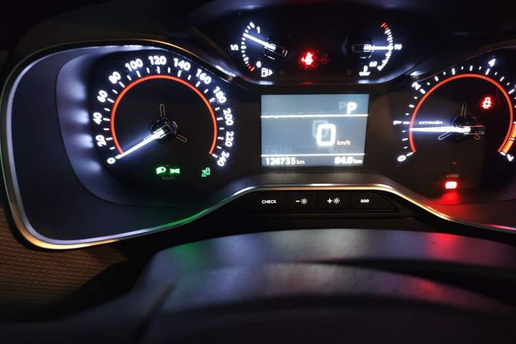 Used Citroen C6 2017 Revised 350THP Luxury Version Odometer Close Up