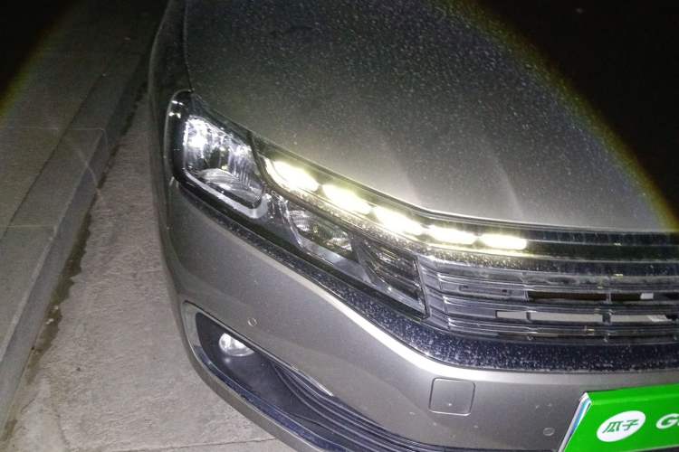 Used Citroen C6 2017 380THP Luxury Version Right Front Headlight
