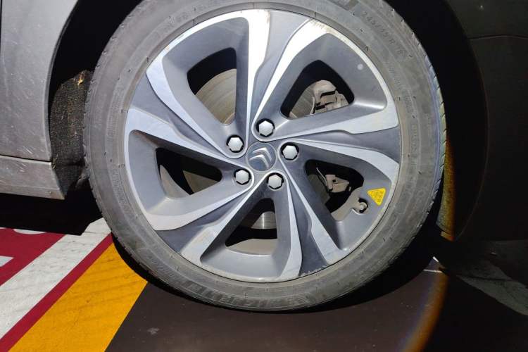 Used Citroen C6 2017 380THP Flagship Edition Right Front Wheel Hub