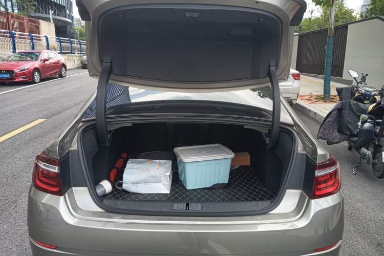 Used Citroen C6 2017 Revised Version 380THP Luxury Edition Trunk