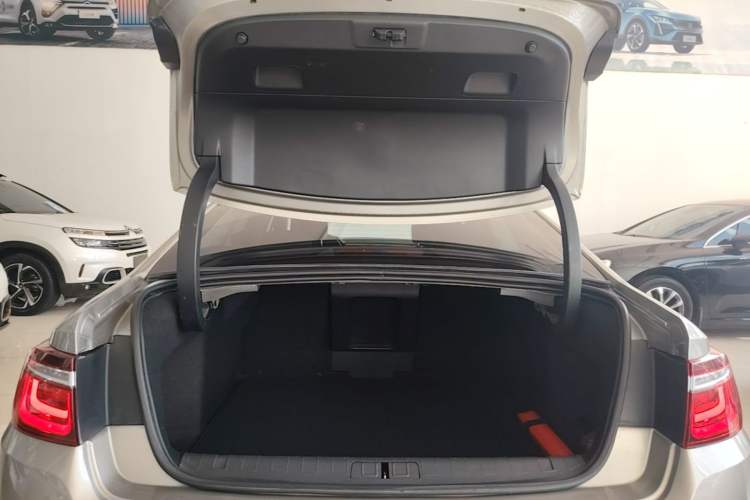 Used Citroen C6 2017 Revised Version 380THP Luxury Edition Trunk