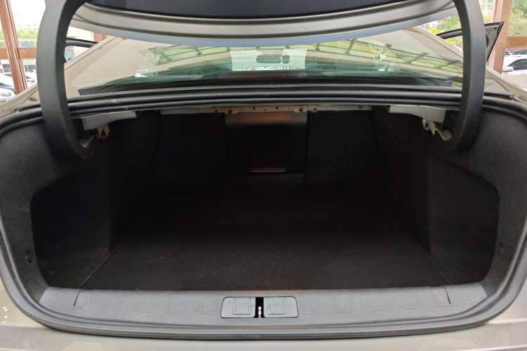 Used Citroen C6 2017 Revised Version 380THP Luxury Edition Trunk