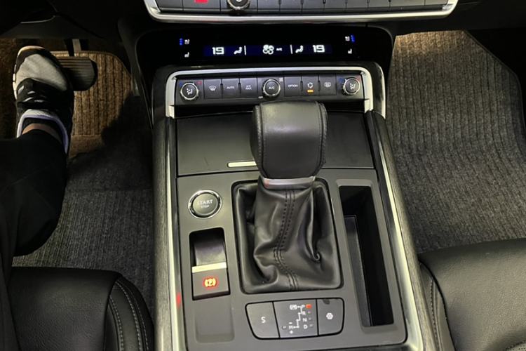 Used Citroen C6 2017 Revised Version 380THP Luxury Edition Gear Lever