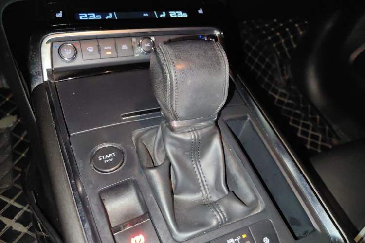Used Citroen C6 2017 Revised Version 380THP Luxury Edition Gear Lever