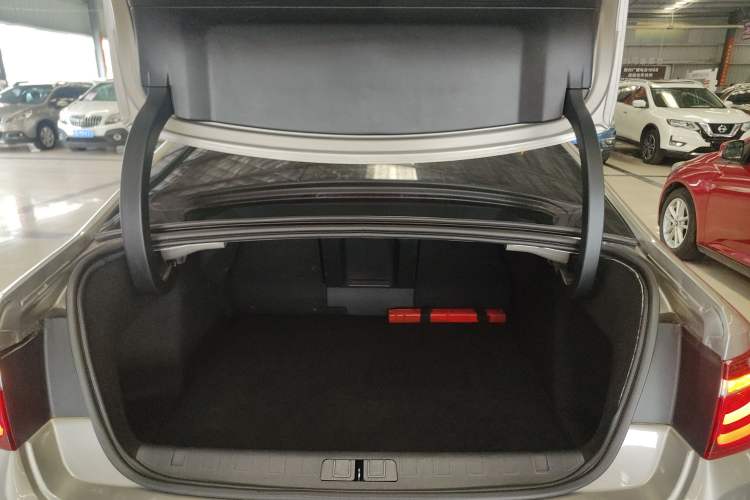 Used Citroen C6 2017 Revised Version 380THP Luxury Edition Trunk